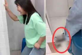 破防了！女子上厕所偶遇老鼠，踩住后不敢松脚大叫“救命”视频封面