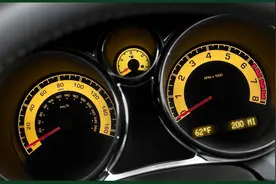 液晶仪表VS机械仪表，哪个更好？视频封面