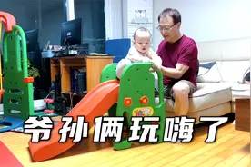 韩国爷爷第一次见来自中国的孙子，抱着不撒手，隔辈亲一点没错！视频封面