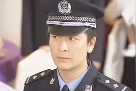 姑娘正举行婚礼，弟弟穿一身警服前来，瞬间感觉不对劲视频封面