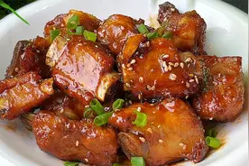 这才是糖醋排骨正宗的做法，教你糖醋汁的黄金比例，比饭店的好吃