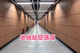 广州痪情严重地铁站没几个人，出去办事匆匆忙忙，面临生计的考验视频封面