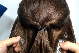 教你一款适合妈妈扎的发型，端庄大方，不用别人自己就能完成