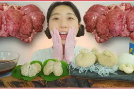 【yamyami美食】第一次吃脑花！吃起来绵绵的！毛肚|脑花|咀嚼声