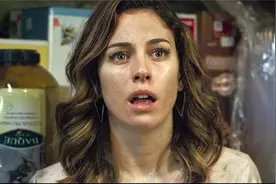 悬疑片：美女被困下水道，为了生存，只能全身抹油钻臭水沟！视频封面