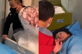 女子生二胎女儿出产房，老公抱“花”相迎，儿子反应让她红了眼眶视频封面