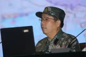 “孤胆英雄”陈洪远：身陷越军敌营杀敌16人，现在已是上校！视频封面