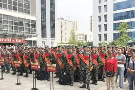 让青春闪光！宿迁1400名新兵奔赴军营，大学生占比65％视频封面