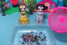 萌宝玩具：不可思议！小萝莉家的小宝宝怎么变得这么巨大无比