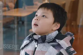 我们的生活充满阳光：小保安帮助走丢小孩，从此走上人生巅峰视频封面