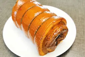 五花肉不要红烧了，用绳子捆起来，我家一周吃3次，实在太好吃了