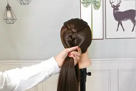 2根皮筋搞定蓬松立体发型，上班居家都可以扎，清爽百搭提升气质