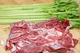 羊肉别总炖着吃，搭配一把香芹，简单一做，鲜嫩多汁，家人超爱吃视频封面