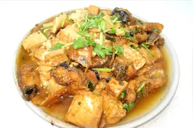 这样的“海鳗鱼炖豆腐”你吃过吗？肉质鲜嫩做法简单，真是美味呀