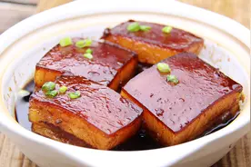 教你在家做年夜饭经典菜 正宗的东坡肉 做法材料都很简单 收藏吧