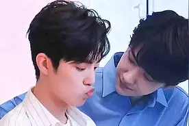 肖战到底多有钱？王一博不经意一个口误，暴露肖战出道前真实生活