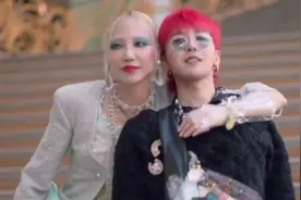 权志龙被老佛爷评为最会穿衣的男星，被香奈儿宠的男人，羡煞旁人