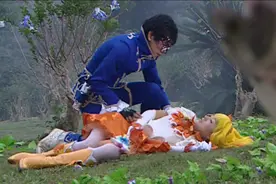 游乐：小蓝，你没死吧！那我就要掏枪了