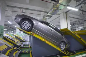 国内首现“平面斜置式”停车库，空间提升65%，真能缓解压力？视频封面