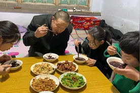 晚饭做个简单的，黑米粥搭配4个小菜，养生健康，好喝还养胃视频封面