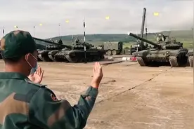 俄罗斯与老挝举行联合军演，老挝士兵熟练驾驶T-72B3坦克视频封面