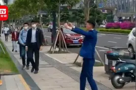 男销售回应地铁口喊口号练胆：看到路人鼓励的眼神，更自信了！视频封面