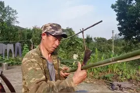 无儿无女的60岁聋哑大叔，晚年如何生活，看看这个你就明白了