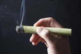 穴位讲解之—心脏的卫士膻中穴（胸口闷气不顺，按揉艾灸效果好）视频封面