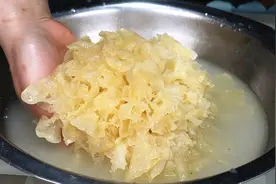 泡发银耳，别只是放清水了，加入这2样法宝，5分钟全泡开，太棒了