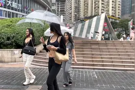 城市行走-街上行走的美女们，炎热的夏天 清凉的女孩视频封面