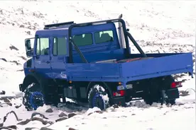 【越野】梅赛德斯-奔驰 乌尼莫克U4023阿尔卑斯山冬季越野视频封面