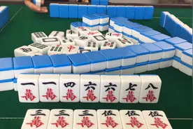 手里四对胡牌清一色，算不算半个碰碰胡呢，大叔真是从不让人失望