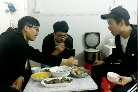 会做菜是什么梗？程序员小陈一餐整6个菜，两位朋友吃爽了视频封面