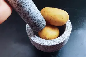 石臼里捣土豆180下，味道会更好吃吗？