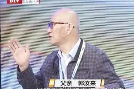 自己的房产全给亲生女儿，老伴的要五个人分，这个老头想的真美