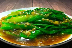 年夜饭必备快手菜：蚝油小白菜，颜色翠绿好吃入味，几分钟就上桌