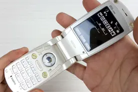 拆解15年前日本小哥的三洋手机，看看设计与做工是否值得我们学习