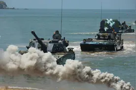 东南沿海大练兵！解放军各式登陆装备齐上阵，专家：不仅仅是威慑视频封面