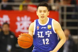 辽篮队长杨鸣巅峰时刻有多强？爆砍44分19助攻，不愧尤纳斯钦点！视频封面