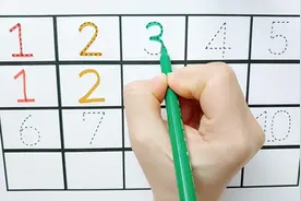 202112072114在方格上写出数字1到20让我们一起愉快地学习数字吧