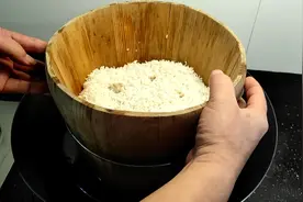 大厨手把手教你木桶蒸饭，在家就能做，每天都能闻到木桶飘香