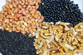 黑豆搭配这3样，作用太厉害了，80岁外婆天天喝，越吃越精神！视频封面