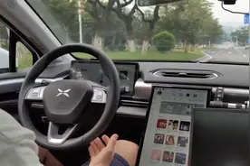 小鹏P5城市NGP首秀，三个场景展示城市自动驾驶｜松果爸频道视频封面