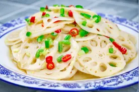 怪不得饭店的凉拌藕片那么好吃？大厨教你小绝招，清脆爽口不发黑视频封面