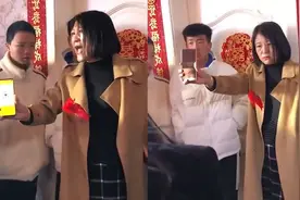 结婚女方姨妈守门！发怒称“不扫码200元不开门”，网友：别娶了视频封面