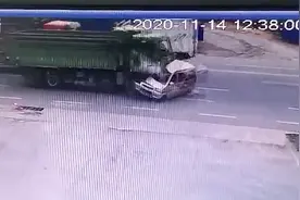 广西一面包车被大货车猛撞推行数十米，面包车司机嘴耳大量流血