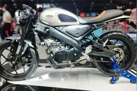 2.1万！雅马哈2022款街车，排量155，造型复古，油耗2L，适合代步视频封面
