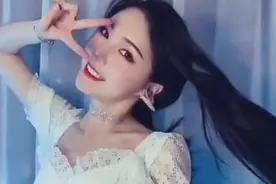 终于找到爆火的“蹦沙卡拉卡”原曲，配上小姐姐的换装视频美爆了