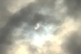 站在湖南农村看日全食，天地昏暗，白天变晚上，错过这次再等10年