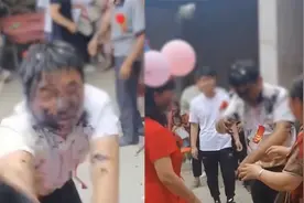 新郎疑被抹满脸墨汁当众发飙，情绪激动追数名男子厮打，场面混乱视频封面
